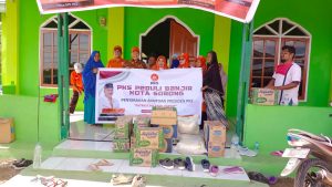 Presiden PKS Salurkan Bantuan untuk Korban Banjir Kota Sorong
