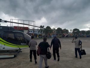 Helikopter Mendarat Darurat di Alun-Alun Aimas