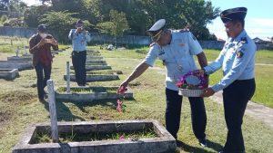 Dalam Rangka Memperingati Hari DKD ke-77 Lapas Sorong Tabur Bunga di TMP Trijaya Sakti