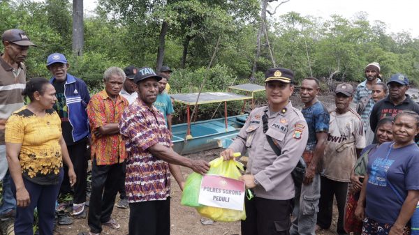 Sembako Dibagikan Untuk Nelayan, Bentuk Perhatian Polres Sorong