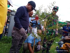 Hijaukan Jantung Kota, Pemkab Sorong Bersama Ikaljatim Tanam 1.000 Pohon