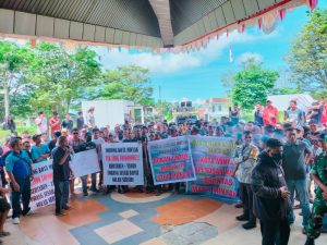 Maraknya Antrean BBM Solar, Ratusan Supir Truk Datangi DPRD Kota Sorong