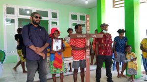 Pasca Autopsi Jenazah Almarhum Abraham Mate Dimakamkan di TPU Km 10 Masuk