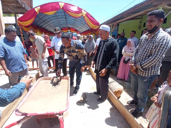 Abdullah Gazam Bantu Pembangunan Jalan Setapak dan Air Bersih