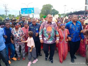 Seluruh Masyarakat Harus Bergandengan Tangan Bangun Papua Barat Daya Agar Lebih Kuat