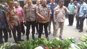 Penjabat Wali Kota Sorong Tinjau Pusat Perbelanjaan Mengecek Harga dan Ketersediaan Barang