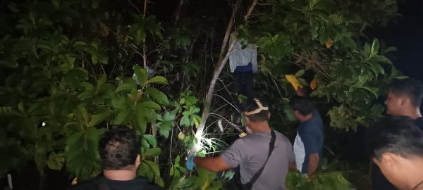 Seorang Pria Ditemukan Meninggal Posisi Tergantung Dipohon