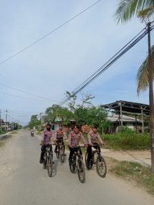 Enam Personel Samapta Poles Sorong Patroli Dengan Menggunakan Sepeda