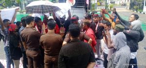 GMNI Sorong Demo Soal Dugaan Korupsi Jaringan Listrik Raja Ampat dan ATK Kota Sorong