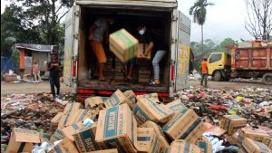 Ribuan Botol Bayclin dan Autan Kadaluarsa Dimusnahkan