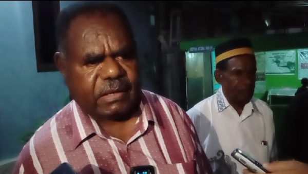 Elisa Kambu Sumbang Satu Hektar Lahan Untuk Pekuburan Muslim