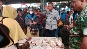 Penjabat Wali Kota Sorong Sidak Sembako dan Daging