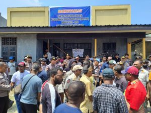 Kecewa Tak Diakomodir, Tiga Suku Palang Kantor Sekretariat MRP PBD