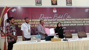 Dinyatakn Lolos Pemberkasan, Mantan Ketua KPU Papua Barat Menunggu Nomor Urut