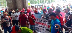 Pengunjuk Rasa Minta Keputusan Pansel Dibatalkan, Penjabat Gubernur : Saya Akan Kaji dan Review