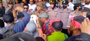 Bertemu Perwakilan Pendemo, Penjabat Gubernur Janji Mengambil Sikap Tegas