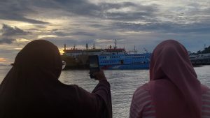 Nikmati Sunset di Pelabuhan Rakyat Sorong