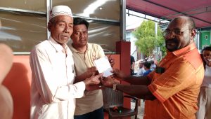 Yustus Kambu Sumbang 1 Ekor Hewan Qurban Untuk Kelurahan Giwu