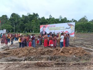 Upacara Adat Menandai Prosesi Penyerahan Tanah Yang Dilakukan Marga Malaseme Klablim