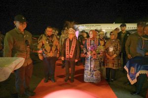 Tiba di Kota Sorong Wakil Presiden Beserta Rombongan Disambut Penjabat Gubernur PBD