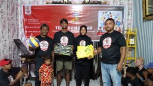 Komunitas Pemuda Fak-Fak Dapat Peralatan Olahraga Dari Relawan Pandawa Ganjar