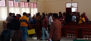 Keluarga Besar Almarhum Jimmy Ijie Mengamuk Usai Gugatannya Ditolak Hakim PN Sorong
