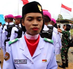 Agustina Dorkas Kalagit, Pembawa Baki Bercita-cita Menjadi Polwan