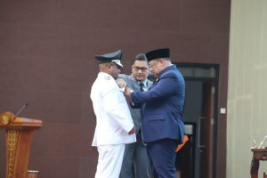 Penjabat Gubernur PBD Lantik Penjabat Wali Kota Sorong dan Menyerahkan SK Perpanjangan Jabatan Bupati