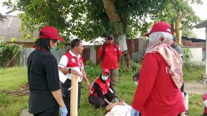 Palang Merah Indonesia Evakuasi Korban Gempa