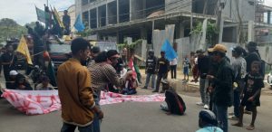 Puluhan Supir Truk dan Mahasiswa Geruduk Kantor Wali Kota Minta Dugaan Pungli Ditindak Tegas