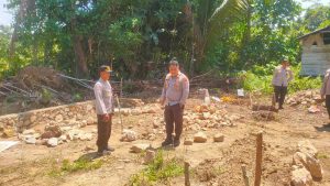 Polres Tambrauw Bedah Rumah Milik Nenek Ruth Yembra