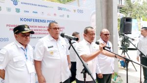 Menteri Investasi Bahlil Lajadalia Serahkan 600 Nomor Induk Berusaha