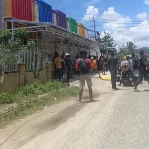 Supir Angkot Rusak Papan Billboard Kantor Maxim
