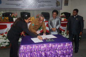 DPRD Kota Sorong Terima Materi Raperda Usul Walikota dan Inisiatif DPRD Tahun Anggaran 2023