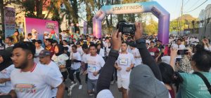 Ribuan Masyarakat Kota Sorong Ramaikan MyTelkomsel Carnaval Sorong