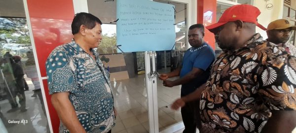Soal Proyek, Pengusaha OAP Sempat Palang Kantor Dinas Pendidikan Kabsor