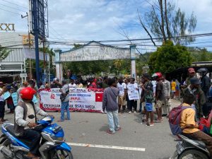 Aksi 1 Desember di Sorong Diwarnai Saling Dorong