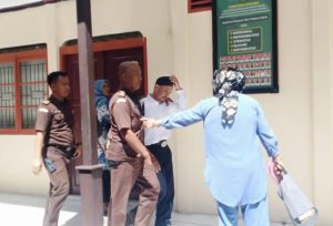 Pengasuh Ponpes Yang Setubuhi dan Cabuli Santrinya Jalani Sidang di PN Sorong