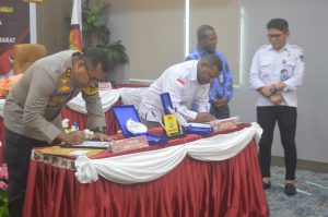 KPU Papua Barat Daya dan Polda Papua Barat Tandatangani Perjanjian Kerja Sama