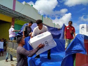 H-1 KPU Kota Sorong Distribusikan Logistik Pemilu 2024