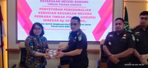 Kejari Sorong Setor Pengembalian Kerugian Negara 567 Juta Rupiah
