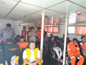 Kapal Terbakar di Perairan Arborek Raja Ampat, Tim SAR Sorong Evakuasi Penumpang