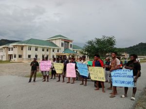 Demo Damai Forum Peduli Demokrasi di Tengah Pleno KPU Tambrauw