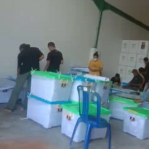 Tanpa Dihadiri Bawaslu dan Saksi KPU Kota Sorong Nekat Buka Box Suara