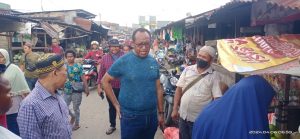 Blusukan ke Pasar Remu Bernard Sagrim Sebut Perekonomian Jadi Pionir Pembangunan