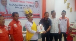 Petronela Kambuaya Daftar Bakal Calon Wali di DPD PKS Kota Sorong