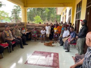 Kapolda Papua Barat Tatap Muka Dengan Warga Kampung Ayata dan Aisa