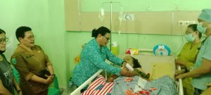 PKK Kota Sorong Bersama Sejumlah Stakeholder Kunjungi Lansia Korban Penganiayaan dan Pemerkosaan