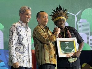 Dominggus Absalom Kalami, Pahlawan Lokal Pelestarian Hutan Papua, Raih Penghargaan Tertinggi KLHK