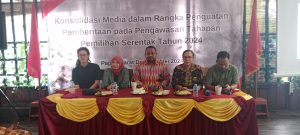 Bawaslu PBD dan Media Sorong Raya Bersinergi Lawan Hoax dan Kawal Pemilu 2024